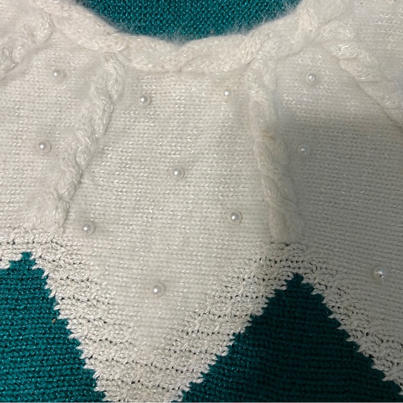 Knit concepts vintage sweater greenish & white bead accents one spot size small - Picture 2 of 9